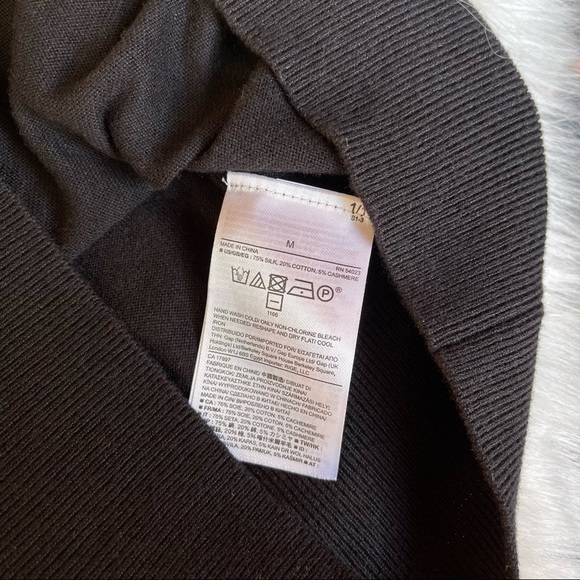 Banana Republic Luxury Blend Black Crewneck Sweater - Picture 9 of 9